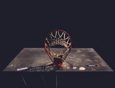 开云体育登录-新王登基！乔治攻防一体撕碎步行者，76人揭幕战彰显冠军相