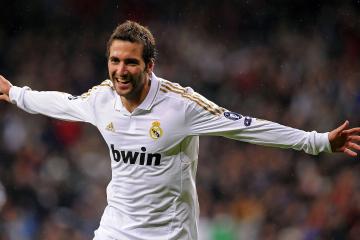 开云APP-红牛王朝的利刃，维斯塔潘如何以艺术级驾驶击碎迈凯伦的挑战