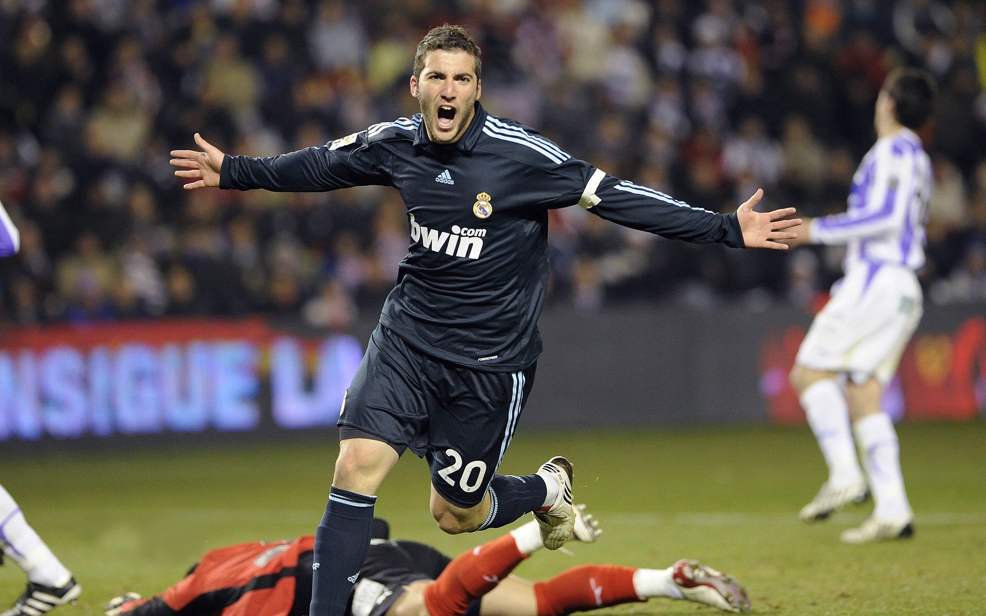 开云体育app-当瑞士钟表遭遇伊拉克军刀，足球战争与硬仗之王的双重启示