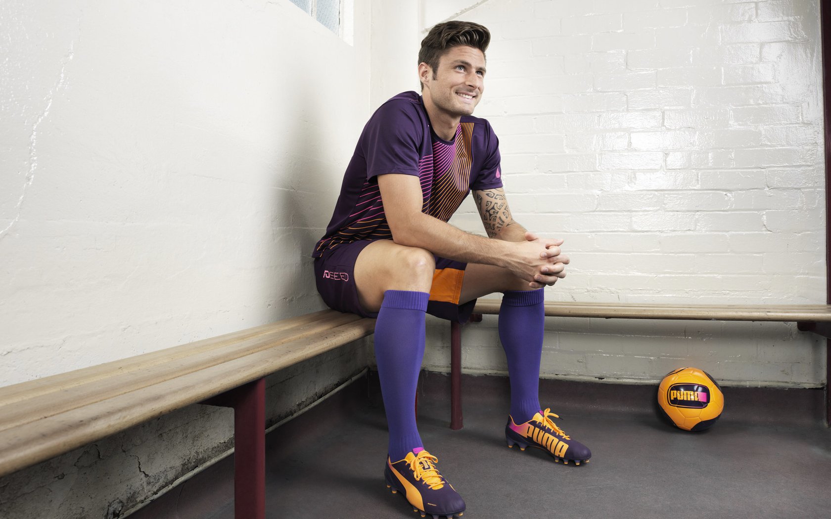 开云官方app入口-擎天玉柱!霍勒迪舞台越大越强 广厦钢铁洪流冲垮深圳