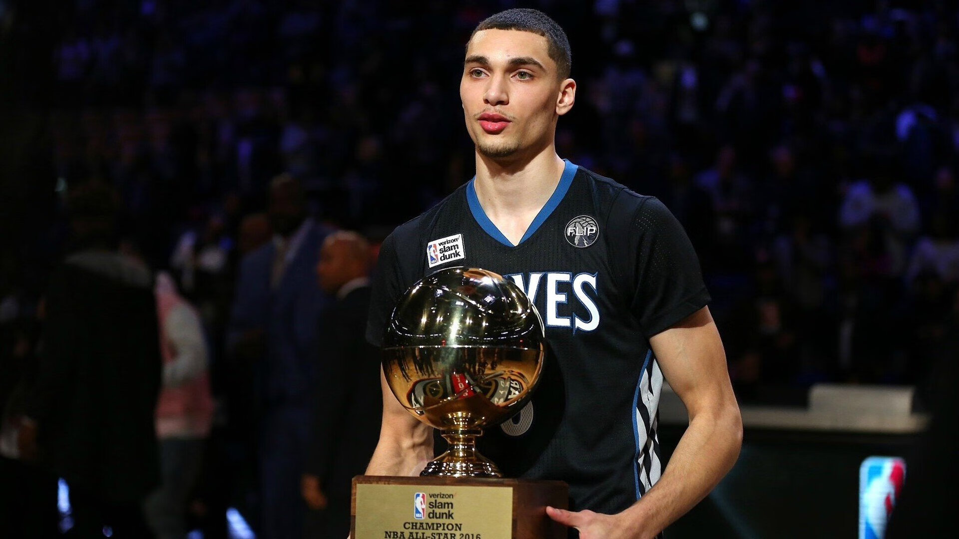 开云官网-福克斯绝杀闪耀，上海队力克深圳队锁定季后赛关键战