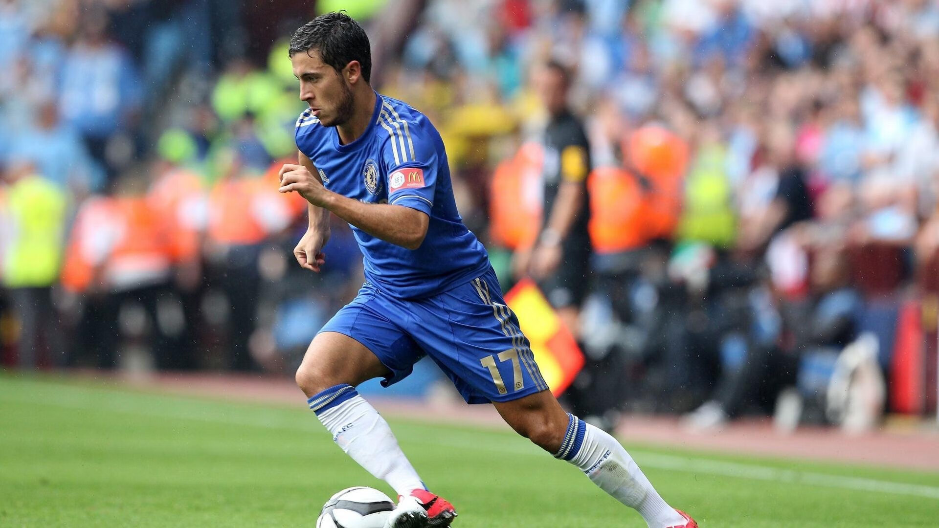 开云官网-上海男篮险胜福建，张镇麟决胜时刻一锤定音惊艳全场